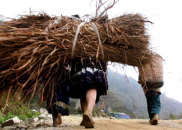 Lớp học trong đêm đen ở vùng Tây Bắc